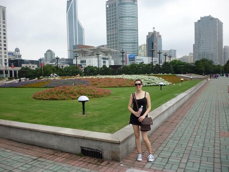 Foreign woman in Shanghai for the first time