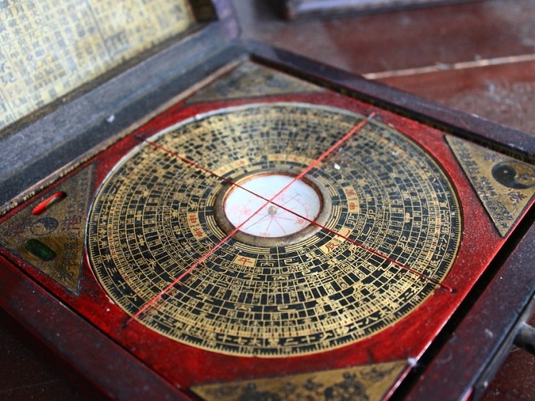 Old Chinese compass