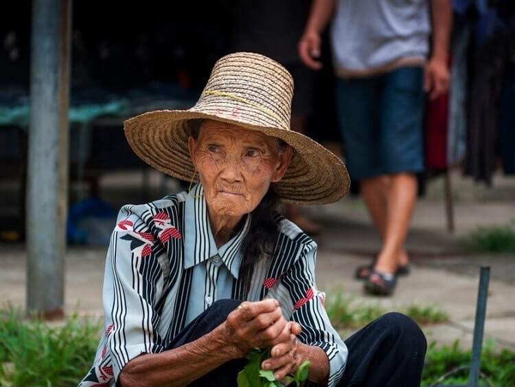 Old woman in Fuli
