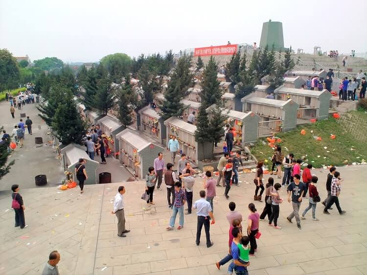Qingming Festival (Tomb Sweeping Day) in China