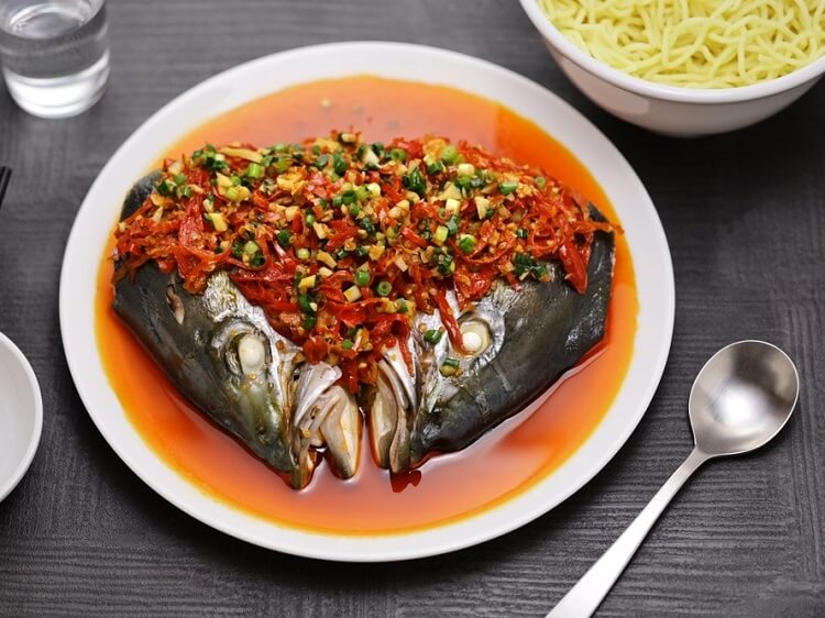 steamed chili fish head