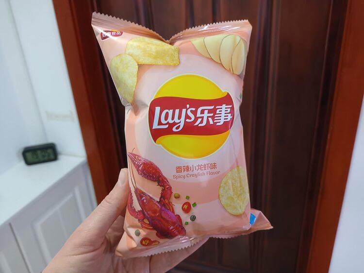 chinese crayfish flavored chips