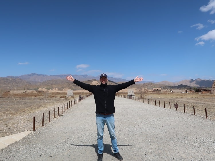 tourist at Western Xia Imperial Tombs