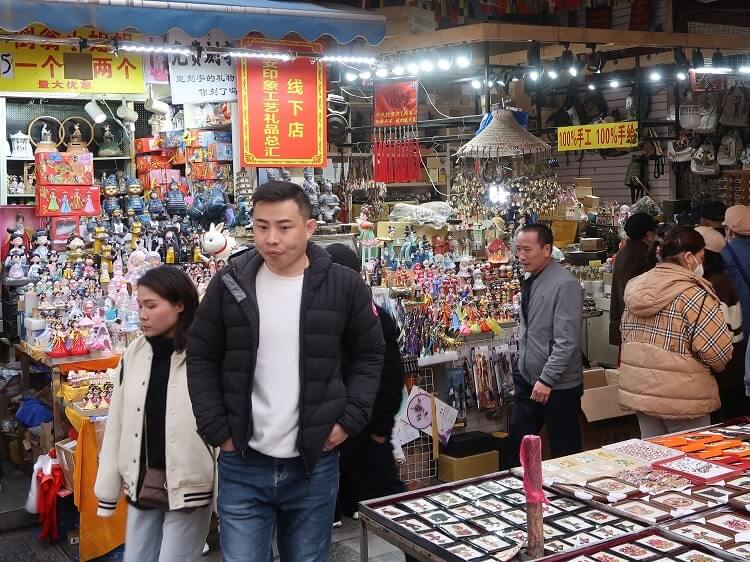 chinese market selling lots of stuff