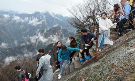 10 tips to help you conquer Huashan Mountain in China