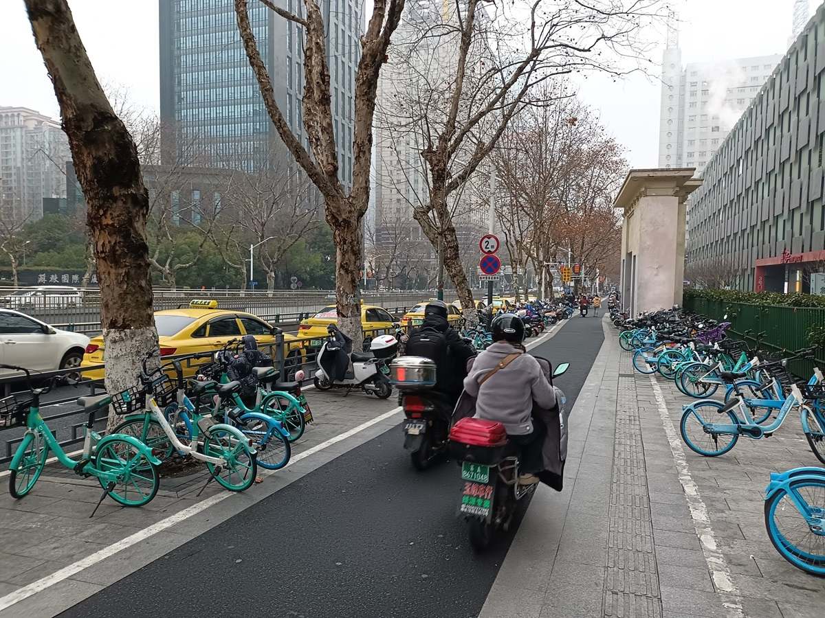 shared Chinese sidewalk for pedestrians and scooter riders